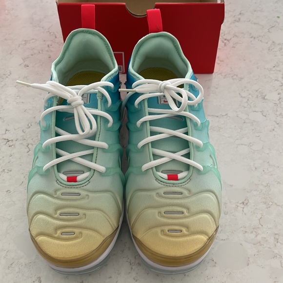 Brand new Nike Air Vapormax Plus. Size woman’s 10 - Picture 2 of 11